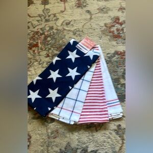 NWT set of 4 🇺🇸 red, white & blue kitchen towels. 18x28